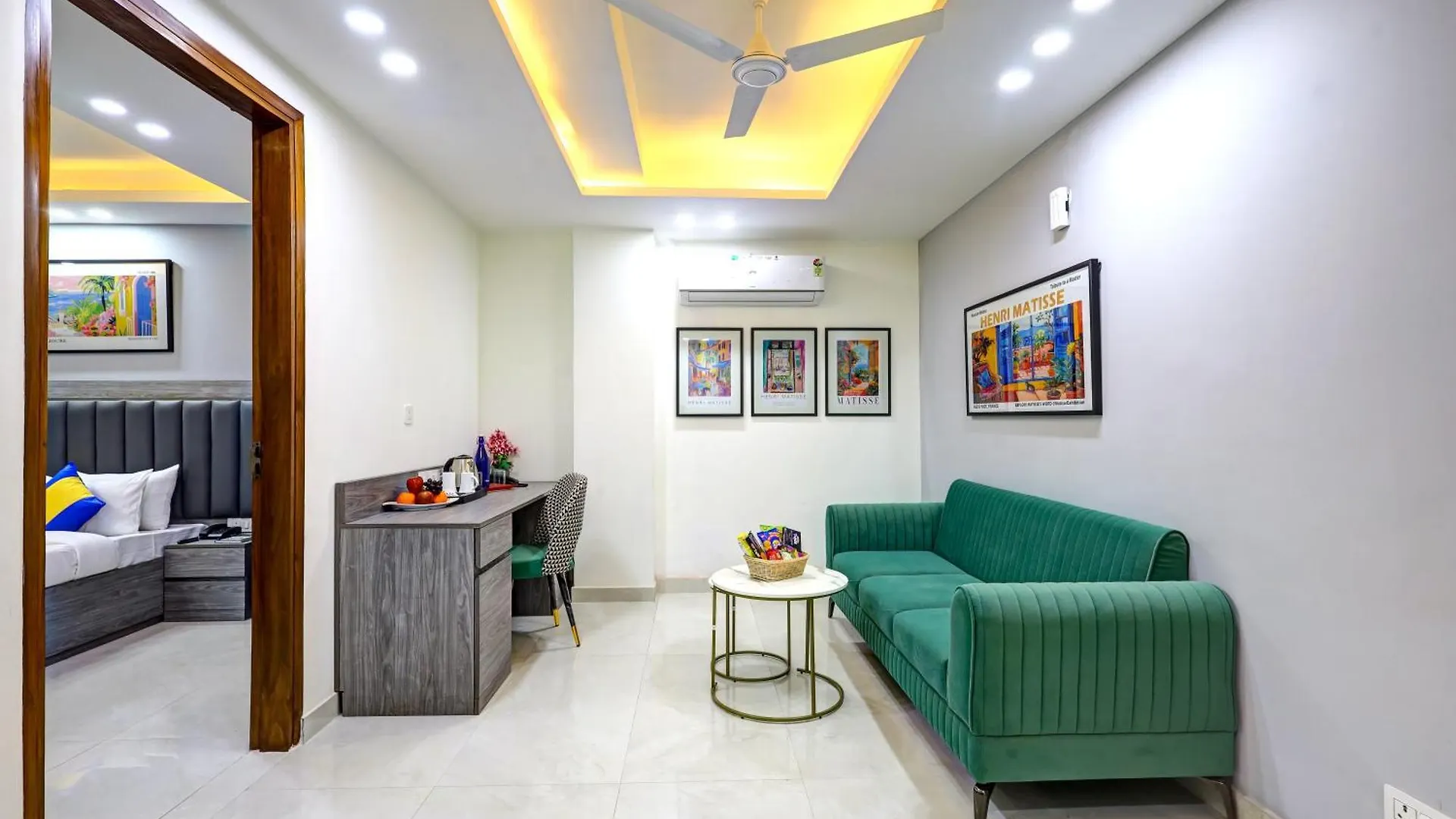1Bhk Suites Opp Marriott - Huda City Centre Gurgaon